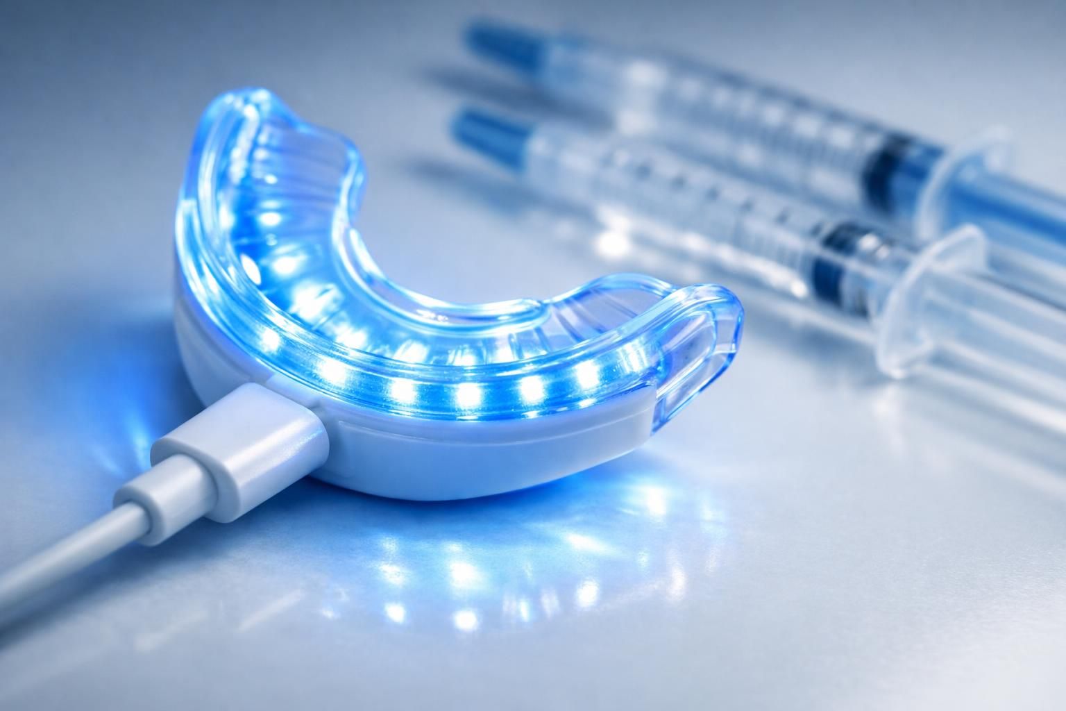 Kit de blanchiment dentaire à domicile avec gouttière et lumière LED bleue